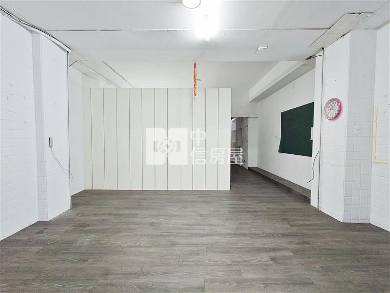 水湳愛買旁大面寬店住房屋室內格局與周邊環境