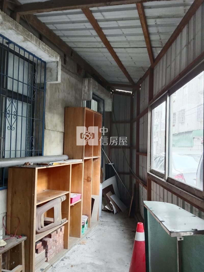 世賢路星巴克田字透天房屋室內格局與周邊環境