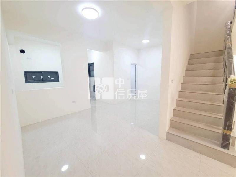 中壢體育園區南亞透天房屋室內格局與周邊環境