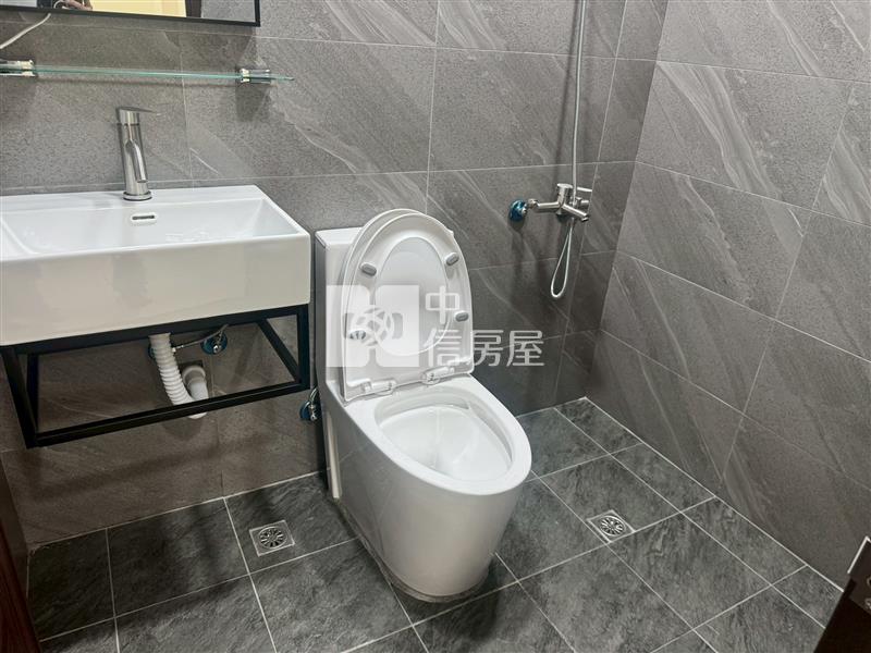 近幼獅工業區整新透天房屋室內格局與周邊環境
