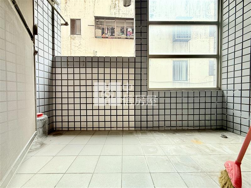 牛津風情畫大三房房屋室內格局與周邊環境