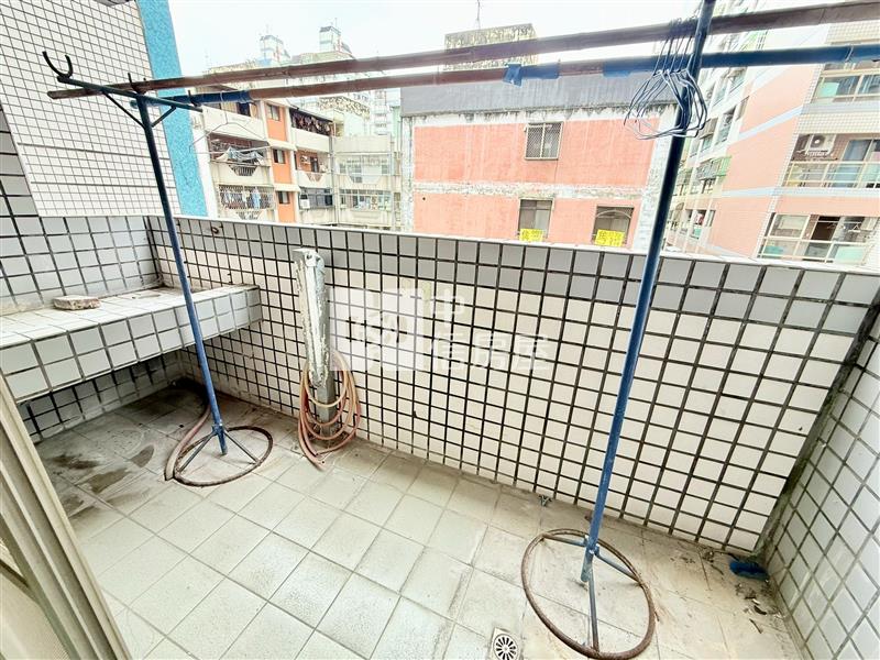 牛津風情畫大三房房屋室內格局與周邊環境