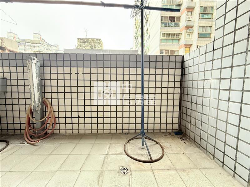 牛津風情畫大三房房屋室內格局與周邊環境