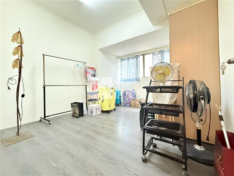 牛津風情畫大三房房屋室內格局與周邊環境