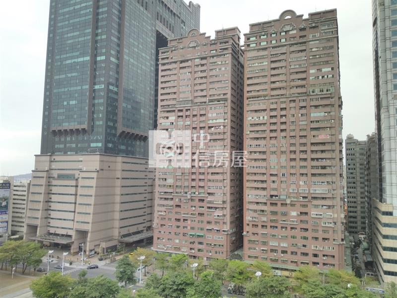 R8亞灣33樓高層收租美2房房屋室內格局與周邊環境