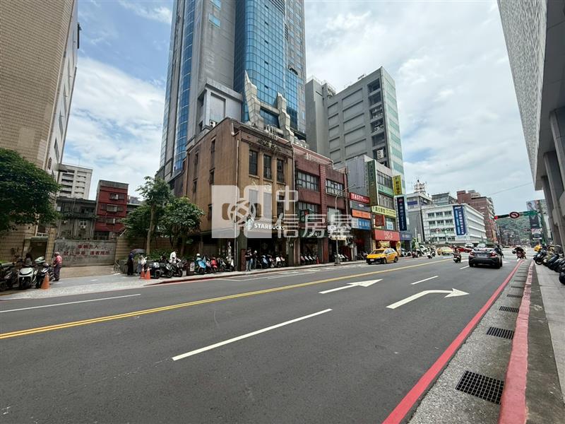 皇冠海景高樓商場房屋室內格局與周邊環境