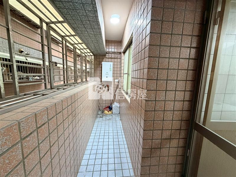一點利市場文心凱旋3房平車房屋室內格局與周邊環境