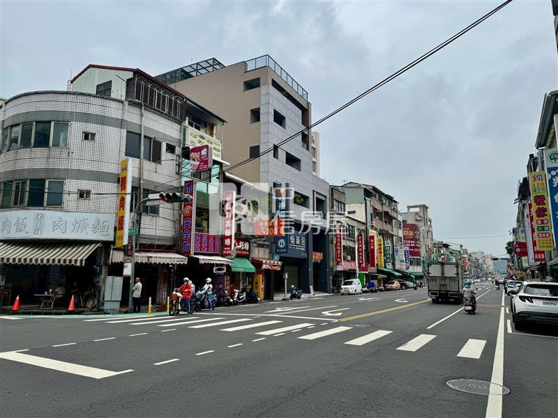 霧峰市區臨12米路商業角地房屋室內格局與周邊環境