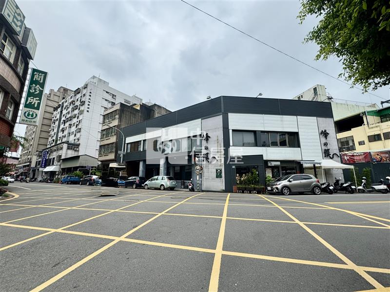 霧峰市區臨12米路商業角地房屋室內格局與周邊環境
