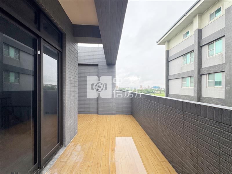 近青埔全新雙車電梯別墅附後花園房屋室內格局與周邊環境