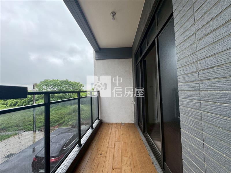 近青埔全新雙車電梯別墅附後花園房屋室內格局與周邊環境