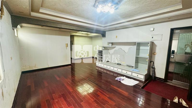 ▲信義市場平地二樓房屋室內格局與周邊環境