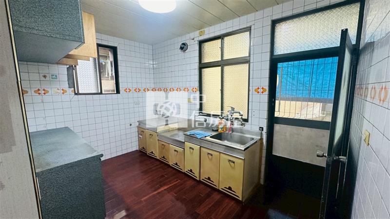 ▲信義市場平地二樓房屋室內格局與周邊環境