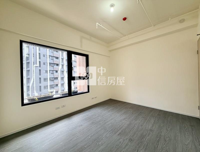 鉑克棶精品邊間三房車房屋室內格局與周邊環境
