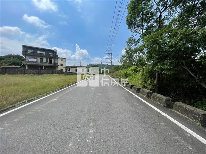 苗栗縣三面臨路平坦農地房屋室內格局與周邊環境