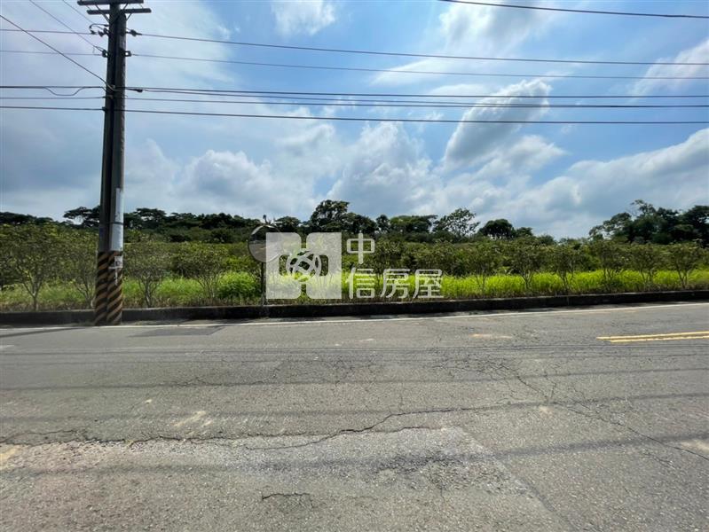 苗栗縣三面臨路平坦農地房屋室內格局與周邊環境