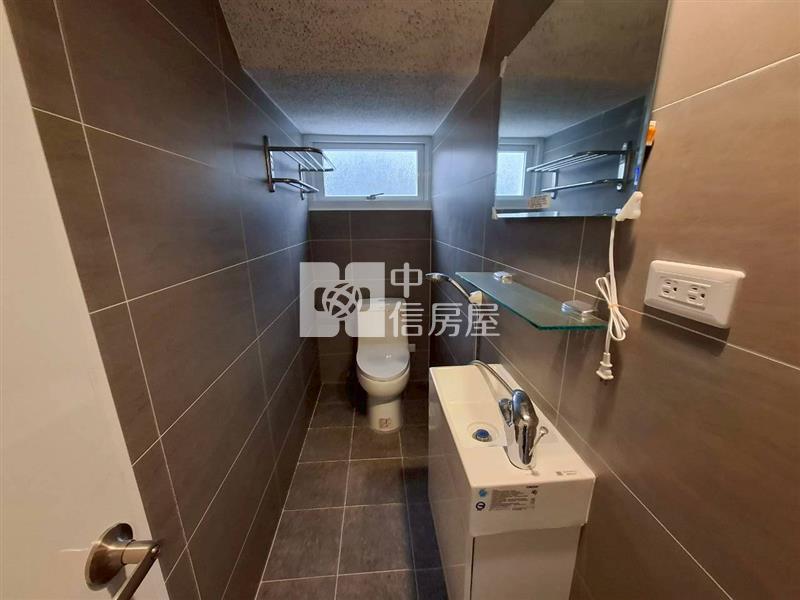 鎮北國小邊間車庫透天房屋室內格局與周邊環境