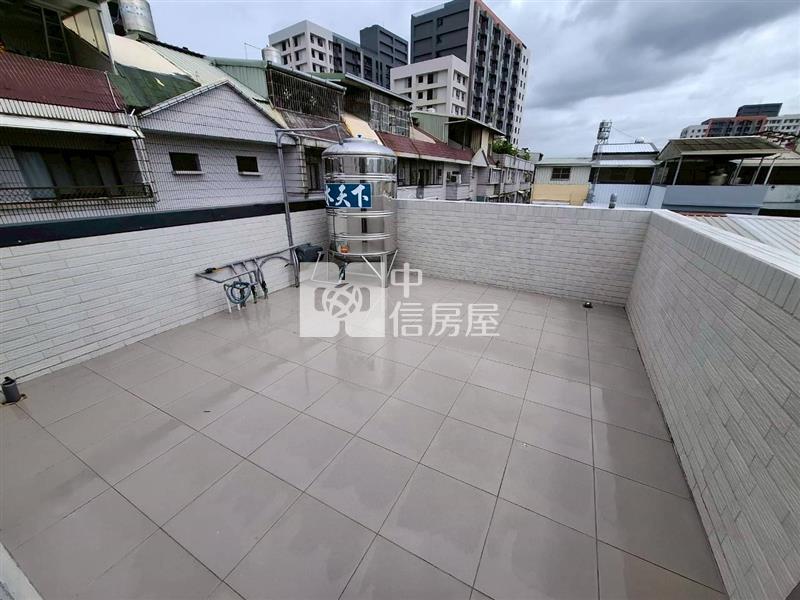 鎮北國小邊間車庫透天房屋室內格局與周邊環境