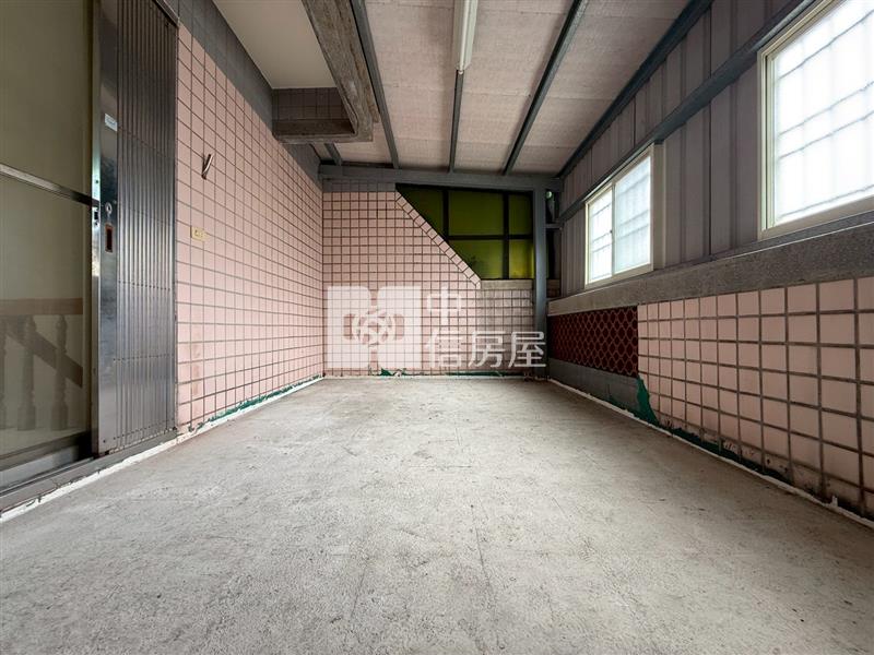近66低總價邊間透天房屋室內格局與周邊環境