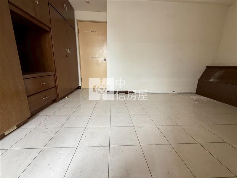 近66低總價邊間透天房屋室內格局與周邊環境