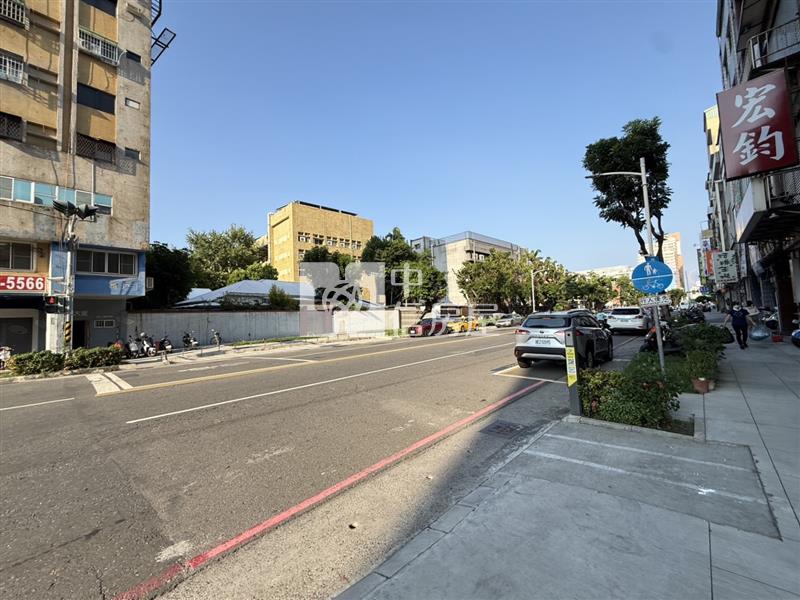 雄中有電梯收租大套房房屋室內格局與周邊環境