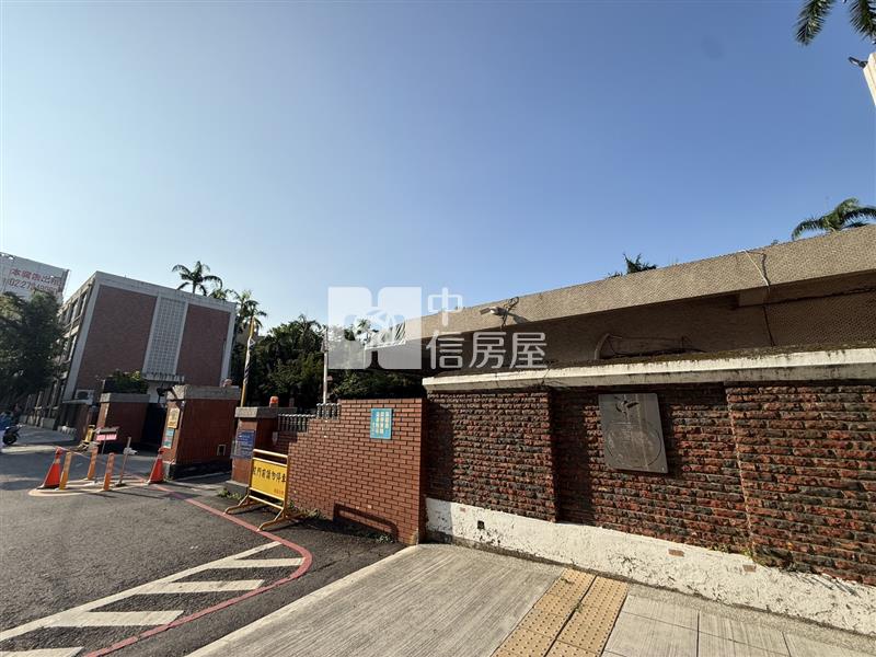雄中有電梯收租大套房房屋室內格局與周邊環境