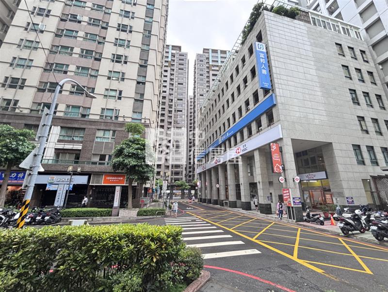 中壢SOGO黃金三角窗店面房屋室內格局與周邊環境