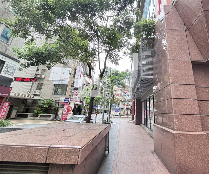 中壢SOGO黃金三角窗店面房屋室內格局與周邊環境