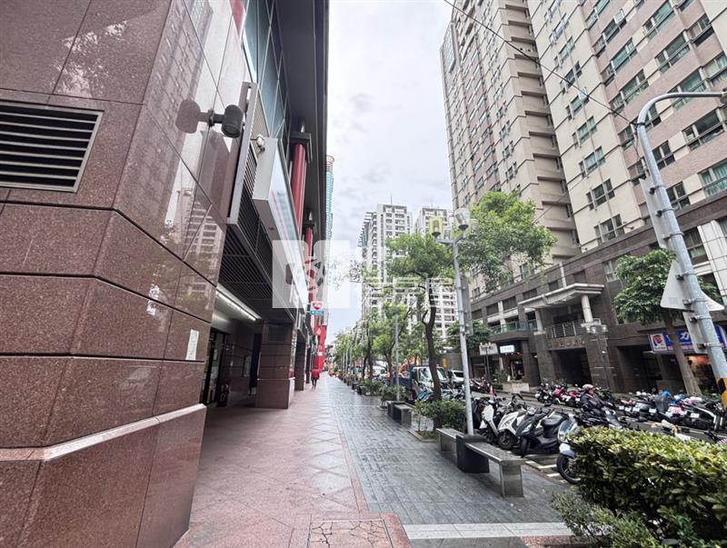 中壢SOGO黃金三角窗店面房屋室內格局與周邊環境