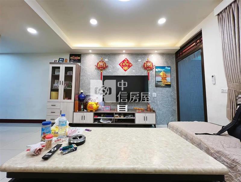 美群國小大面寬大地坪車庫別墅房屋室內格局與周邊環境