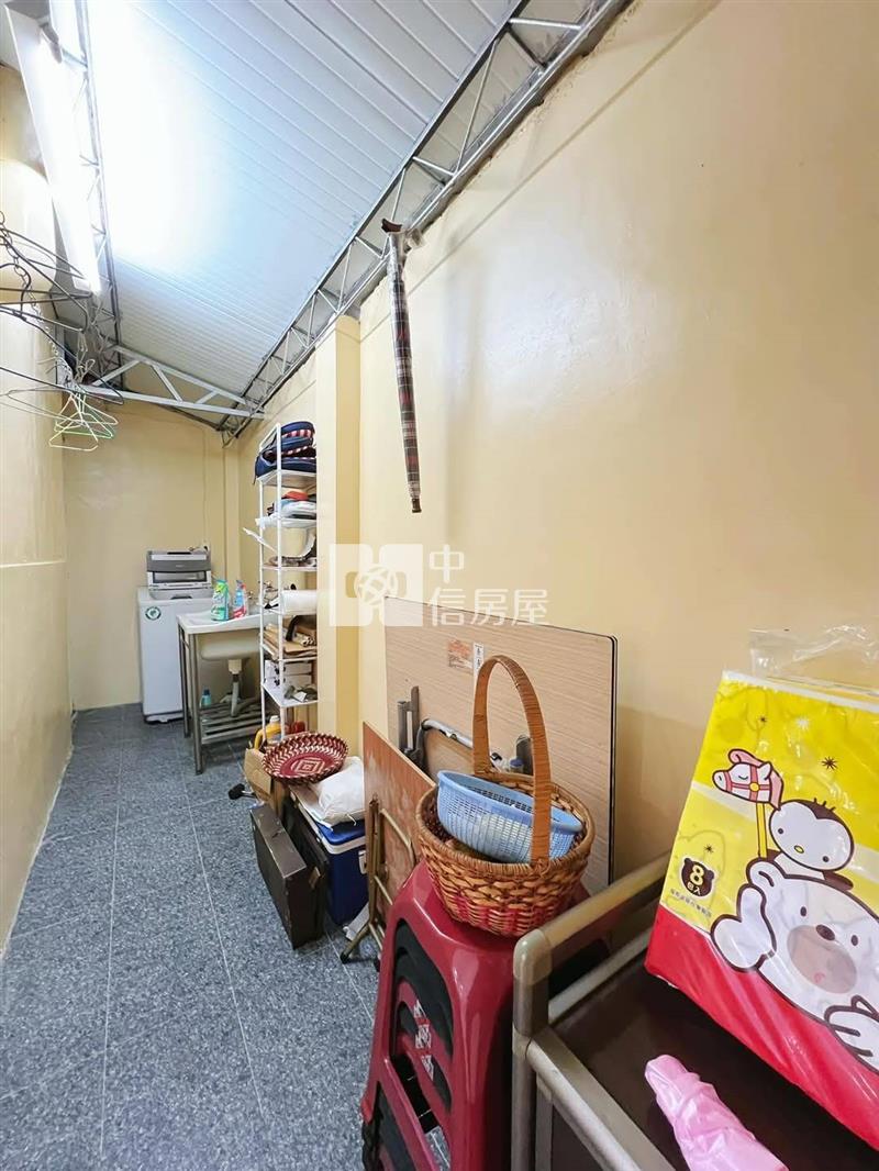 美群國小大面寬大地坪車庫別墅房屋室內格局與周邊環境