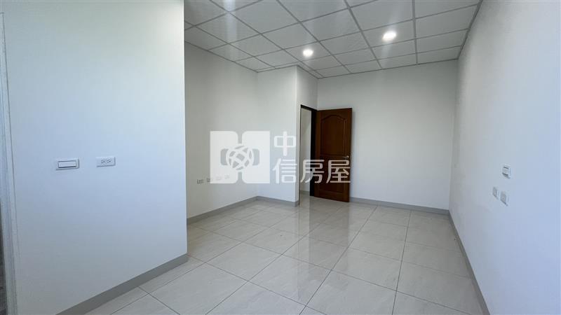 歸來新整車庫透天房屋室內格局與周邊環境