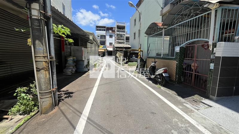 歸來新整車庫透天房屋室內格局與周邊環境