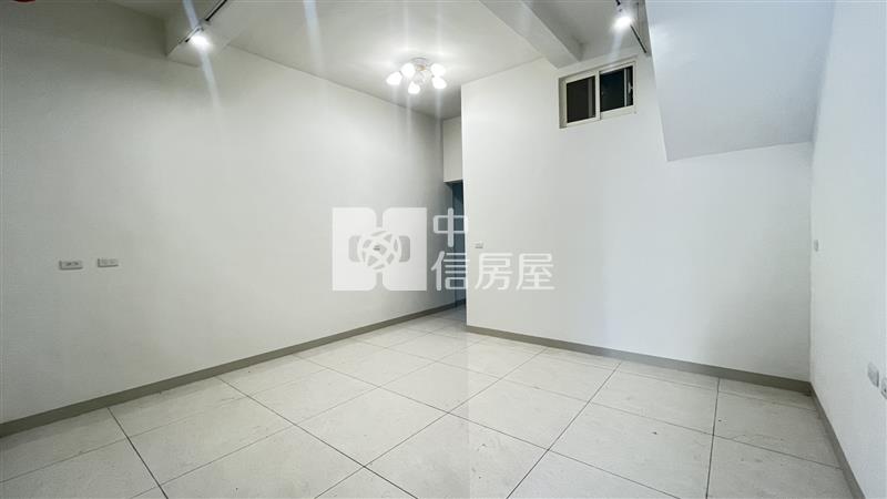 歸來新整車庫透天房屋室內格局與周邊環境