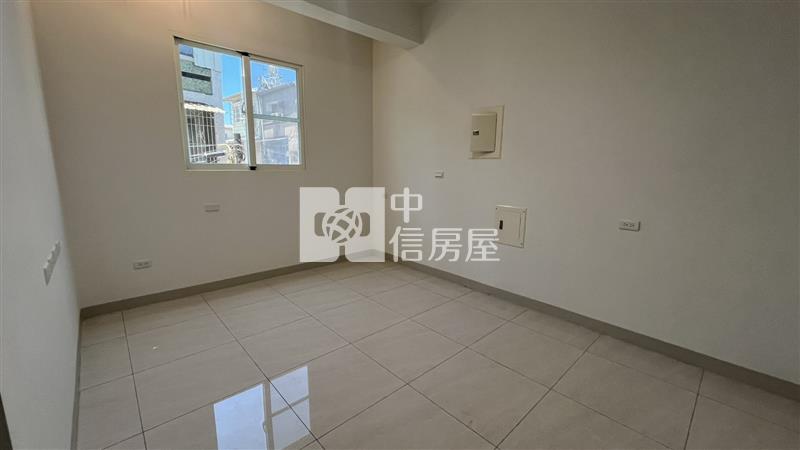 歸來新整車庫透天房屋室內格局與周邊環境