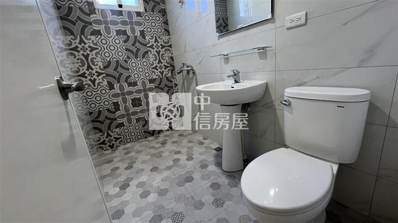 歸來新整車庫透天房屋室內格局與周邊環境