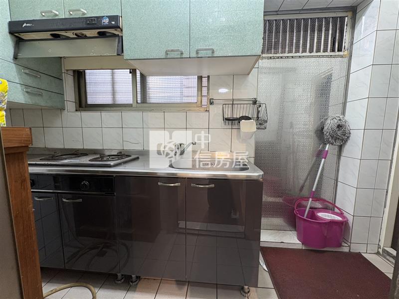 內壢環中商圈-連都NO.3店面B1-2F+車位房屋室內格局與周邊環境