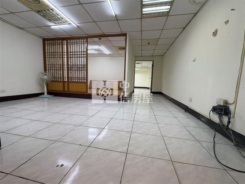 內壢環中商圈-連都NO.3店面B1-2F+車位房屋室內格局與周邊環境
