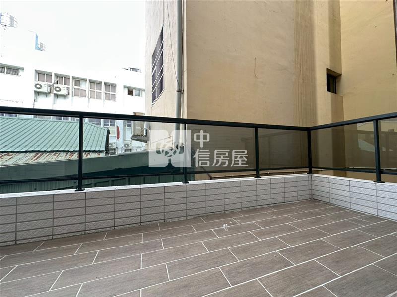 大里老街旁全新完工電梯4套房別墅房屋室內格局與周邊環境
