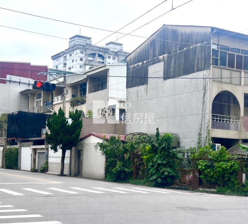 14期旁15米路角間大地坪透天房屋室內格局與周邊環境
