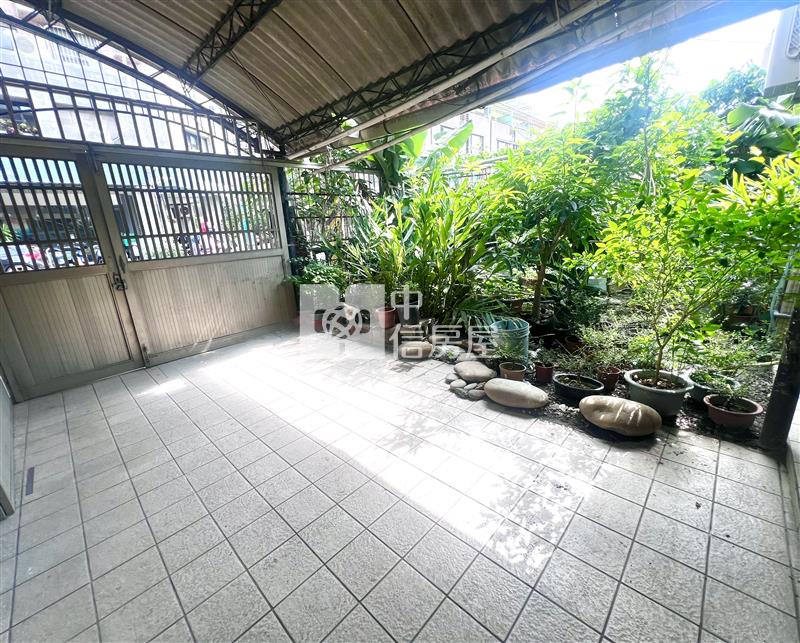 14期旁15米路角間大地坪透天房屋室內格局與周邊環境