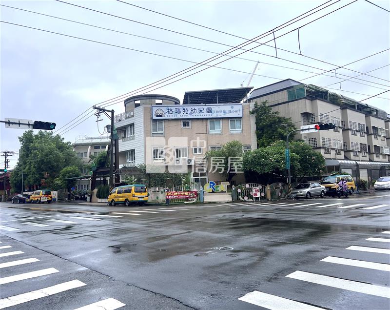 14期旁15米路角間大地坪透天房屋室內格局與周邊環境