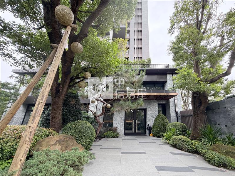 14期上階綠雙主臥雙平車尊榮三房1房屋室內格局與周邊環境