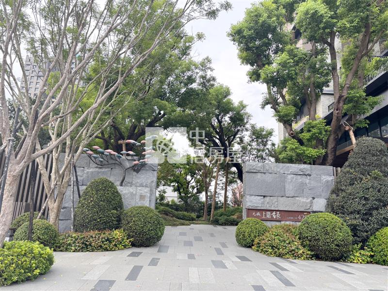 14期上階綠雙主臥雙平車尊榮三房2房屋室內格局與周邊環境