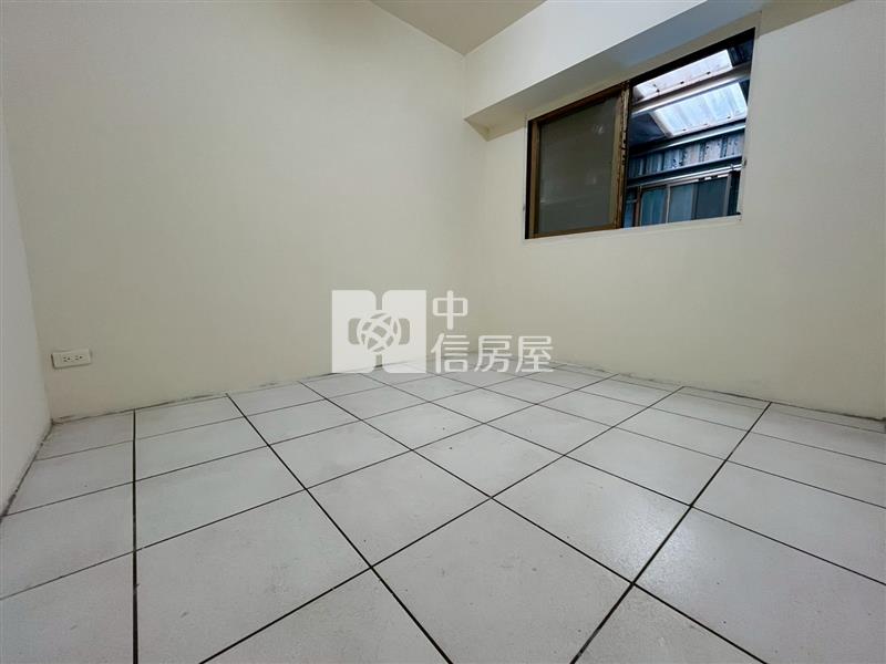東海商圈西屯燙金門牌一樓我最俗房屋室內格局與周邊環境