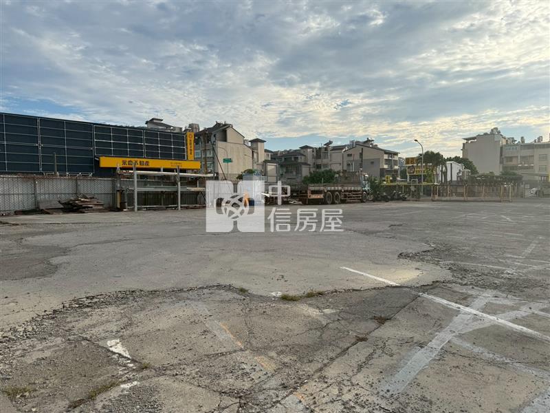 高雄楠梓高大特區住三建地房屋室內格局與周邊環境