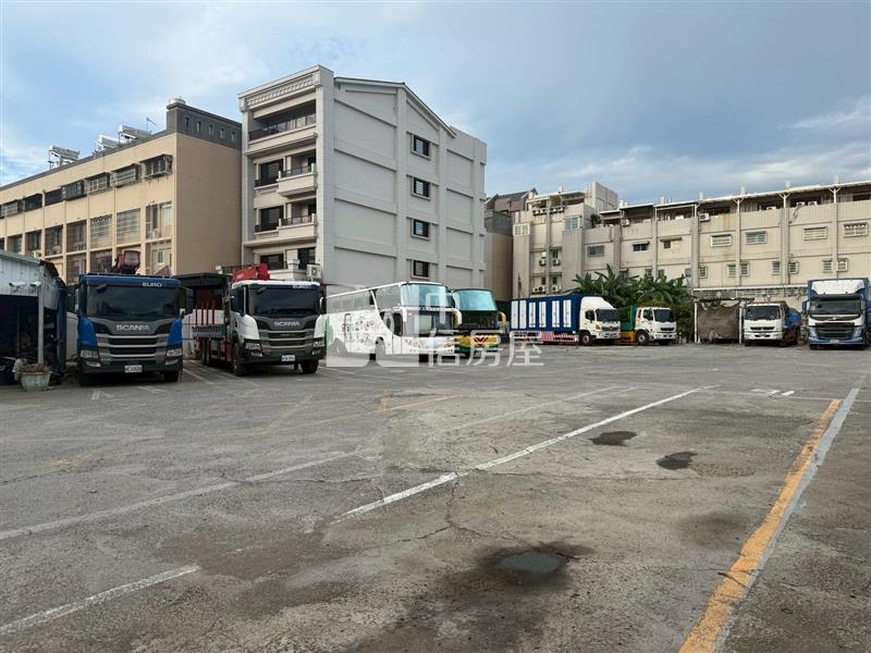 高雄楠梓高大特區住三建地房屋室內格局與周邊環境
