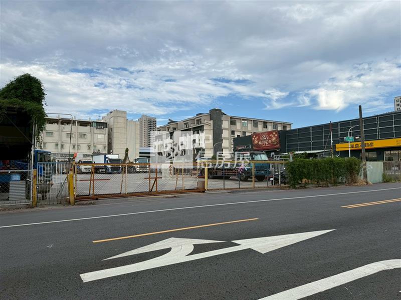 高雄楠梓高大特區住三建地房屋室內格局與周邊環境