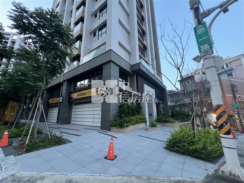 桃園中路重劃區露台2房平車房屋室內格局與周邊環境