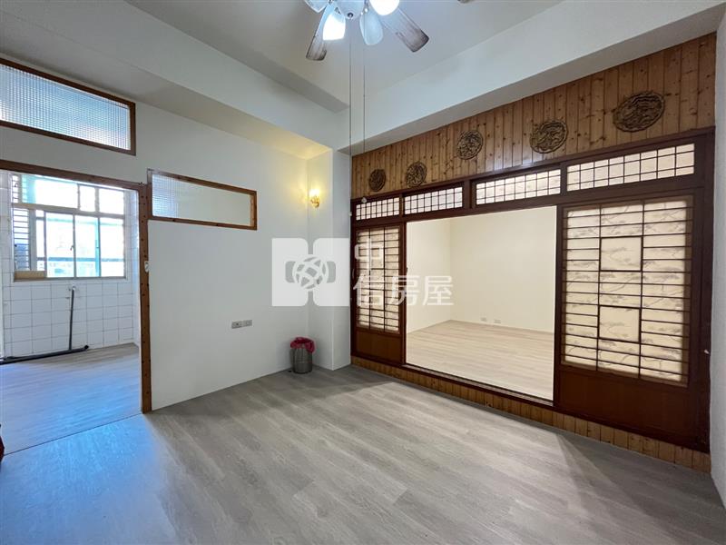 門前方便停雙車~室內30坪~內壢環中商圈2+2房房屋室內格局與周邊環境